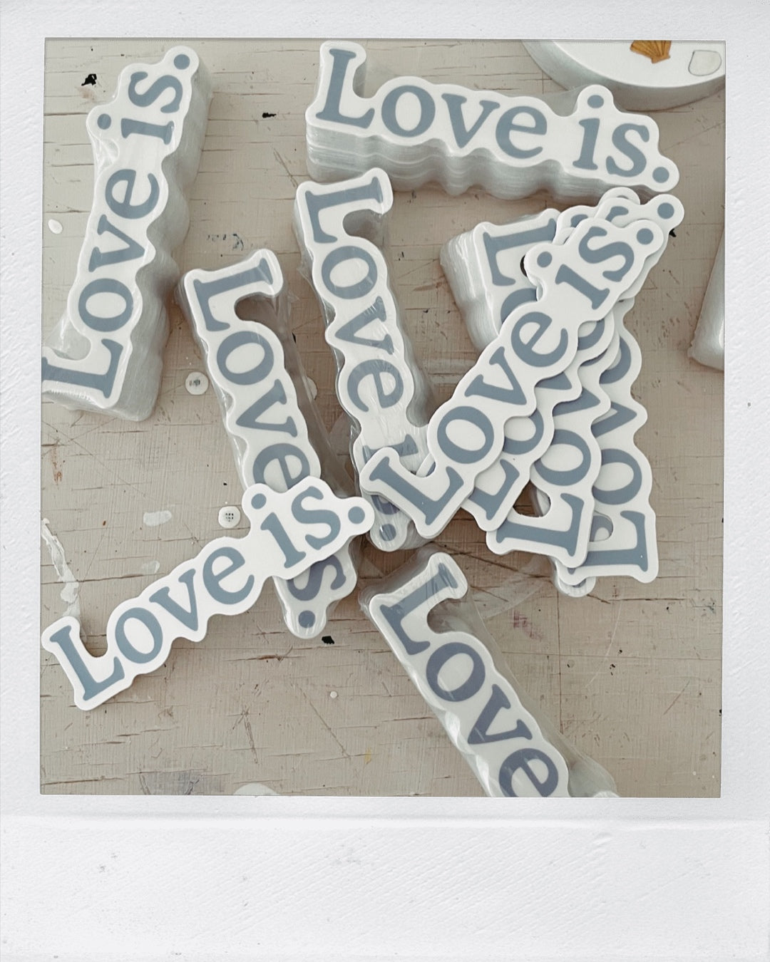 love is sticker ♡ beau blue
